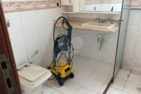Casa à venda com 3 quartos, sendo 1 suíte, em Vila Nivi, São Paulo, SP