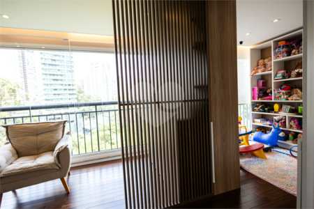 Apartamento à venda com 5 quartos, sendo 4 suítes,  em Parque Reboucas, São Paulo, SP