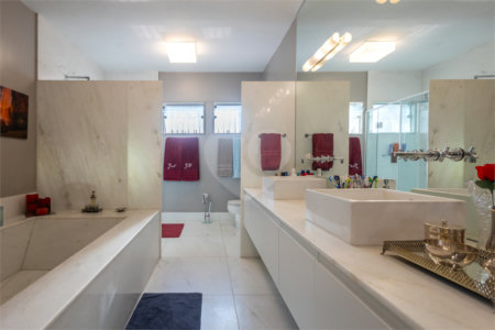 Casa à venda com 4 suítes em Jardim Guedala, São Paulo, SP