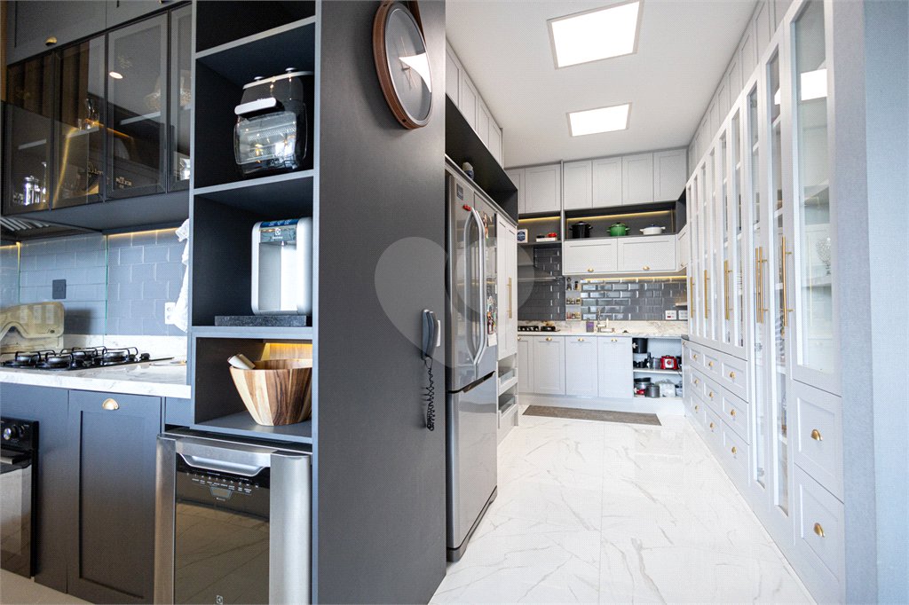 Apartamento à venda com 5 quartos, sendo 4 suítes,  em Parque Reboucas, São Paulo, SP