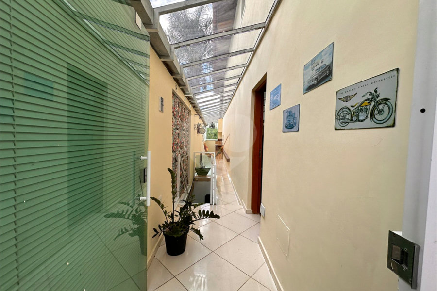 Casa à venda com 5 quartos, sendo 3 suítes, no condomínio Jd Itatinga, São Paulo - SP
