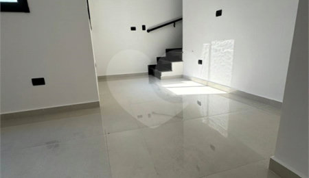 Cobertura à venda com 2 quartos, sendo 1 suíte,  em Vila Guaraciaba, Santo André, SP