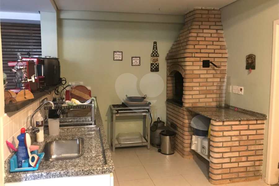 Casa à venda com 4 quartos, sendo 3 suítes, no condomínio Alpes da Cantareira, Mairiporã - SP