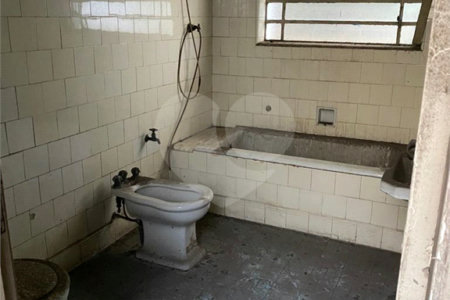 Casa à venda com 3 quartos, sendo 1 suíte, em Indianópolis, São Paulo, SP