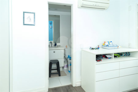 Apartamento à venda com 4 quartos, sendo 2 suítes, em Moema, São Paulo, SP