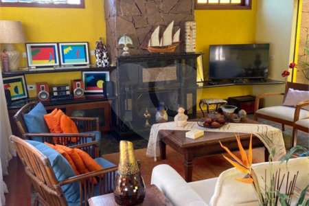Casa à venda com 4 quartos, sendo 2 suítes, no condomínio Monte Belo, Salto - SP