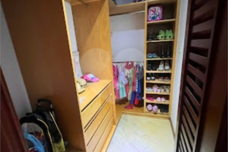 Casa à venda com 5 suítes em Aruã, Mogi das Cruzes, SP