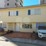 Casa à venda com 3 quartos, sendo 1 suíte, no condomínio Vila das Macieiras, São Paulo - SP