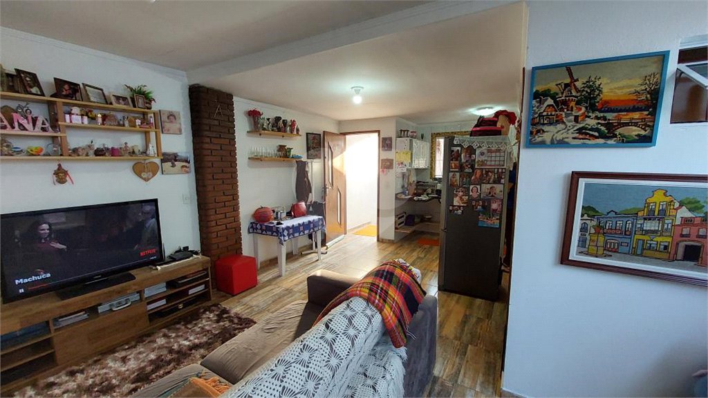 Casa à venda com 3 quartos, sendo 1 suíte,  em Vila Nivi, São Paulo, SP