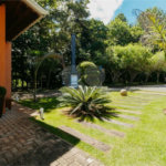 Casa à venda com 5 quartos, sendo 4 suítes, no condomínio Figueira Garden, Atibaia - SP