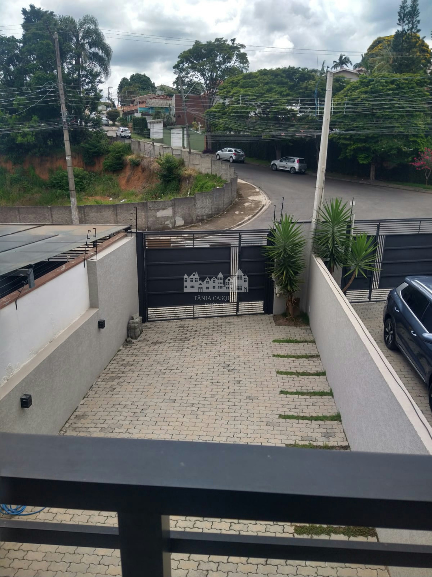 Sobrado à venda ou para alugar com 3 suítes em Jardim do Lago, Atibaia, SP