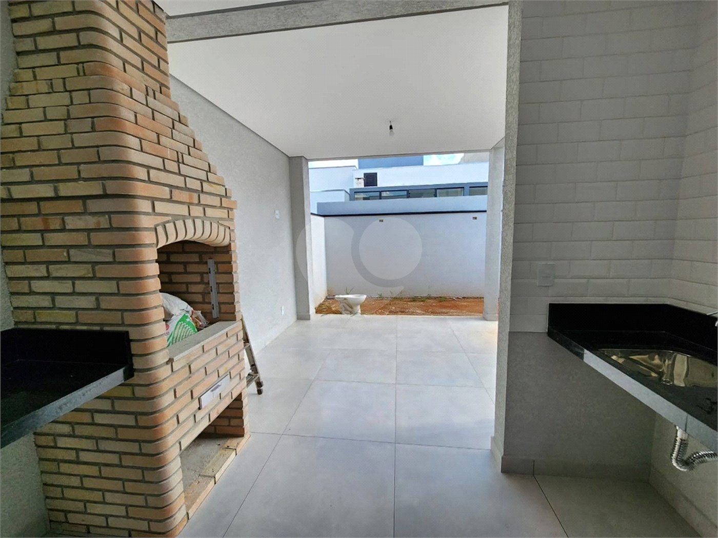 Casa à venda com 3 quartos, sendo 1 suíte, no condomínio Santinon, Sorocaba - SP