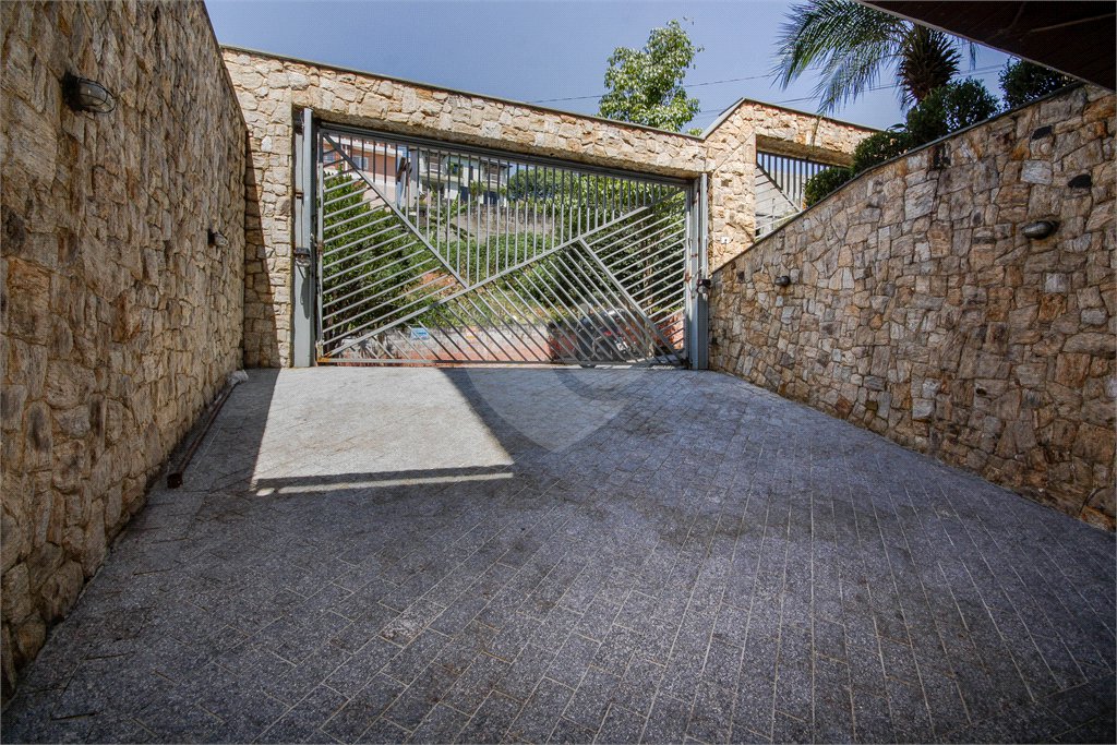 Casa à venda com 4 quartos, sendo 3 suítes, em City América, São Paulo, SP