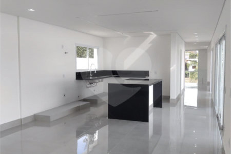 Casa à venda com 4 suítes no condomínio Estância Marambaia, Vinhedo - SP