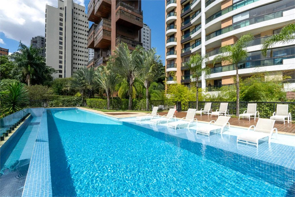 Apartamento à venda com 3 suítes em Vila Suzana, São Paulo, SP