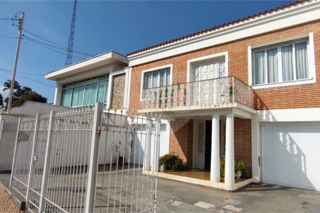 Casa à venda com 4 quartos, sendo 2 suítes, no Centro, Itu, SP
