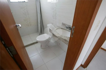 Casa à venda com 4 quartos, sendo 3 suítes, no condomínio Lícia de Alvarenga, Rio de Janeiro - RJ