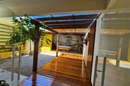 Sobrado à venda com 3 quartos, sendo 1 suíte,  em Residencial Colinas, Mogi das Cruzes, SP