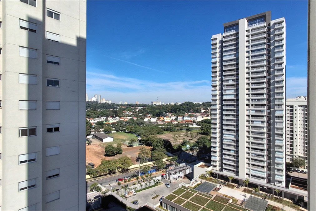 Apartamento à venda com 3 suítes em Vila Anastácio, São Paulo, SP
