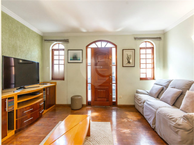 Sobrado à venda com 3 quartos, sendo 1 suíte,  em Chácara Santo Antônio, São Paulo, SP