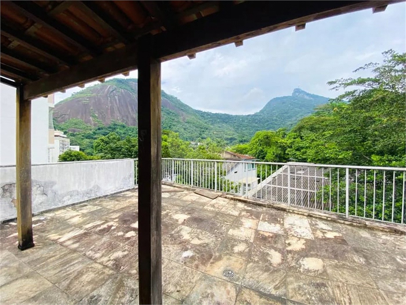 Cobertura à venda com 4 quartos, sendo 1 suíte, em Cosme Velho, Rio de Janeiro, RJ
