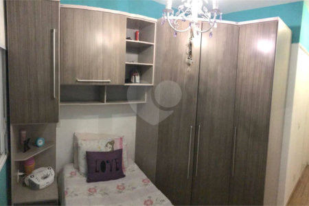 Casa à venda com 4 quartos, sendo 3 suítes,  no condomínio Villa das Flores, Mogi das Cruzes - SP