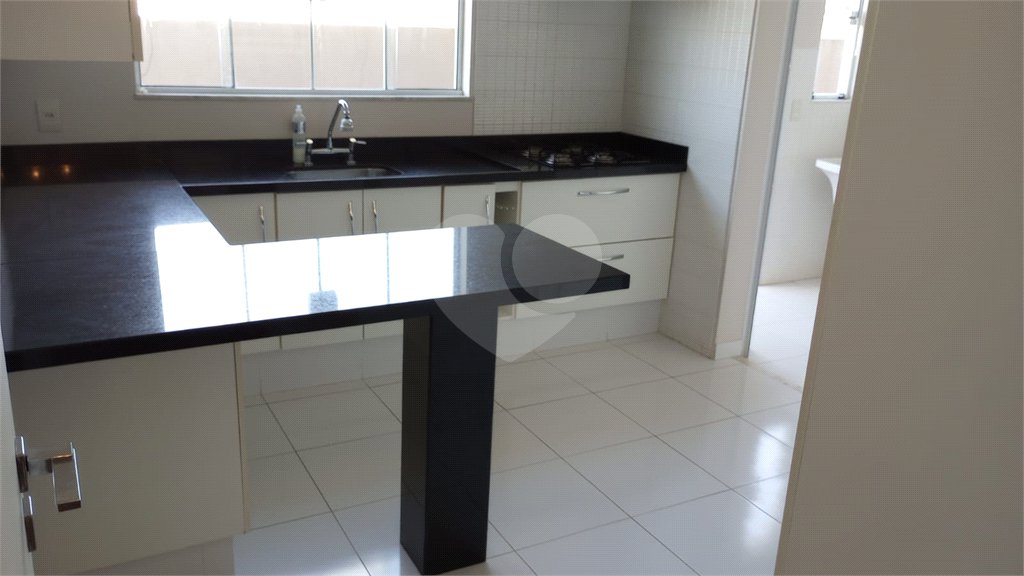 Casa à venda com 3 suítes no condomínio Picollo, Louveira - SP
