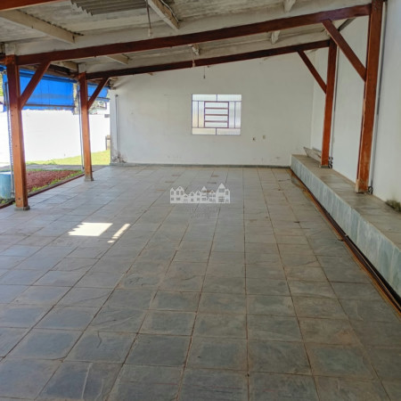 Terreno com benfeitorias à venda perto da Alameda Lucas, Atibaia - SP