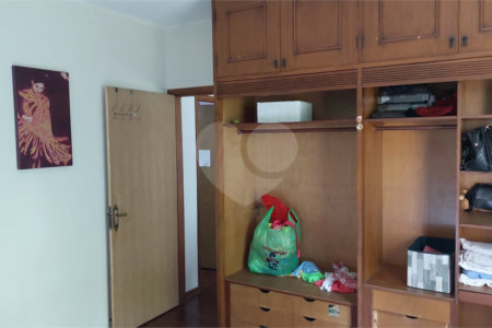 Casa à venda com 7 quartos, sendo 2 suítes, em Jardim Londrina, São Paulo, SP