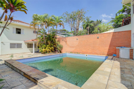 Sobrado à venda com 4 quartos, sendo 2 suítes,  em Brooklin, São Paulo, SP