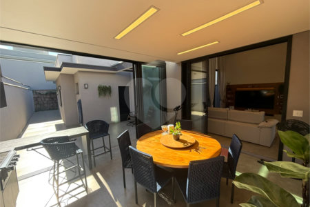 Casa à venda com 3 suítes no condomínio Costa das Areias, Salto - SP