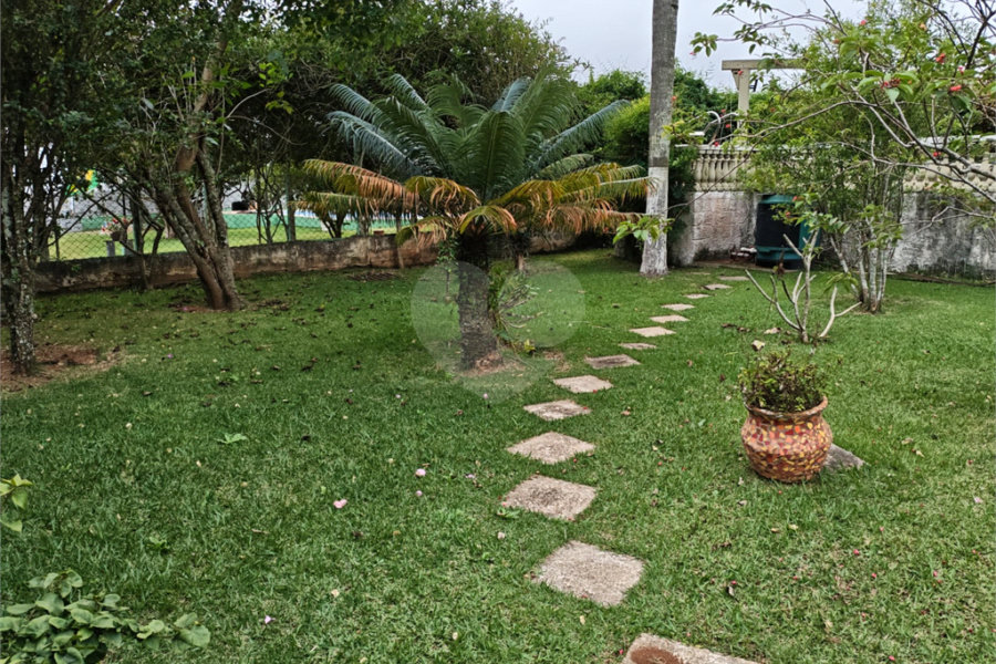 Casa à venda com 4 quartos, sendo 2 suítes,  em Country Residencial Felix, Bom Jesus dos Perdões, SP