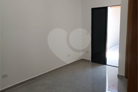 Sobrado à venda com 3 quartos, sendo 1 suíte,  em Residencial Jardins da Catalunha, Atibaia, SP