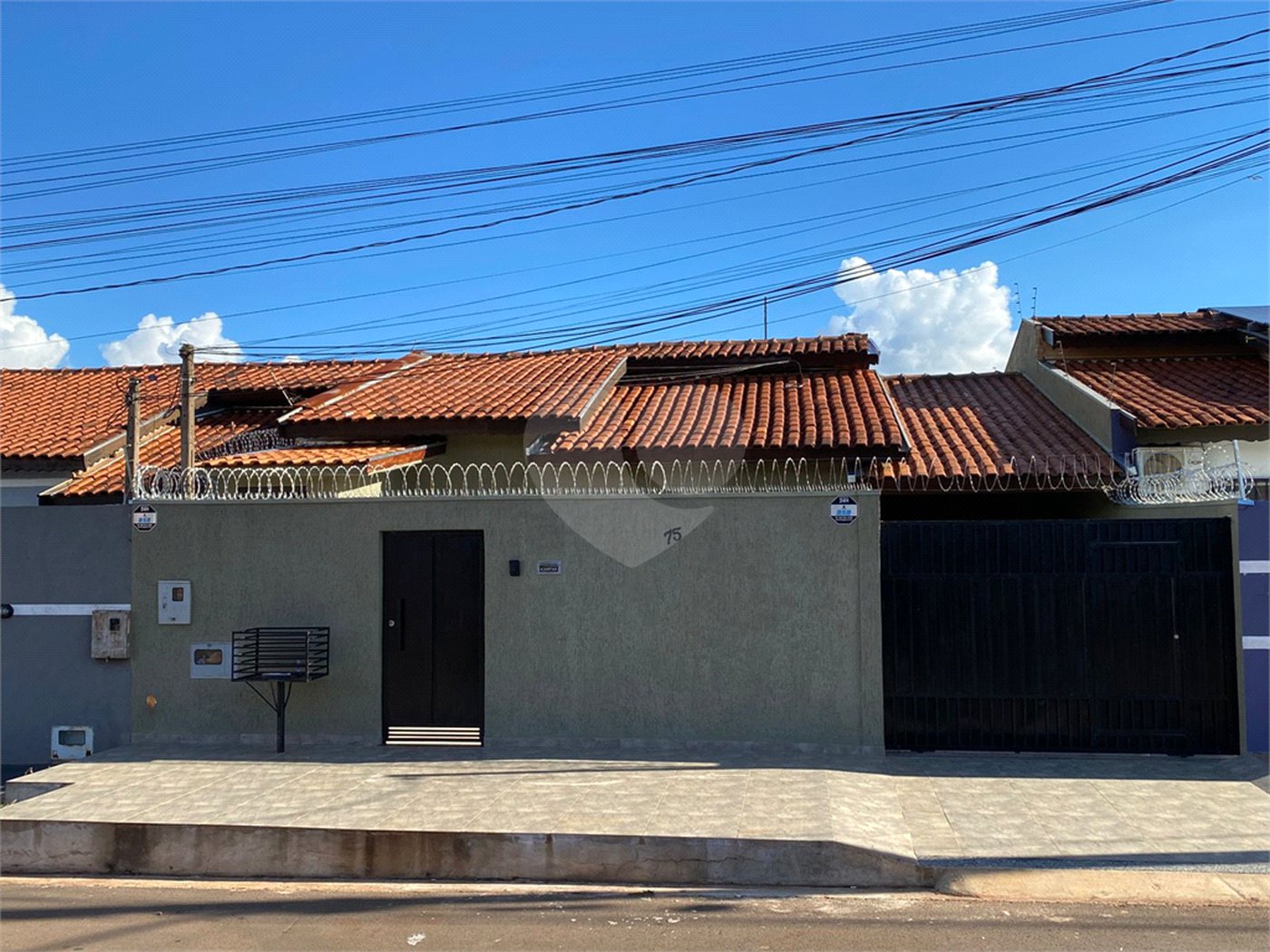 Casa à venda com 4 quartos, sendo 2 suítes, em Residencial Ponta Porã I, Ponta Porã, MS