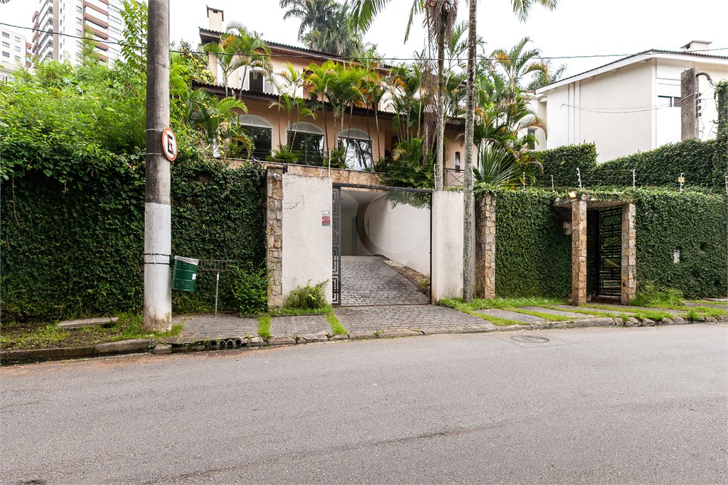 Sobrado à venda ou para alugar com 3 suítes em Jardim Guedala, São Paulo, SP