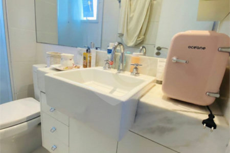 Apartamento à venda com 2 quartos, sendo 1 suíte,  em Vila Andrade, São Paulo, SP