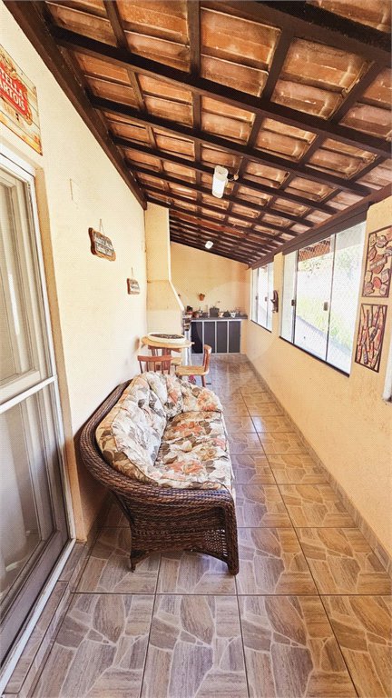 Casa à venda com 4 quartos, sendo 2 suítes, em Jardim Meny, São Roque, SP