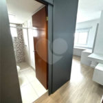 Apartamento com 138m², 3 dormitórios, sendo 3 suítes, 2 vagas de garagem, à venda na Vila Valparaiso em Santo André.