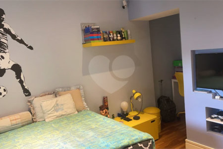 Apartamento na Mooca com 204 m² com vista maravilhosa, sendo 3 suítes e 4vagas.