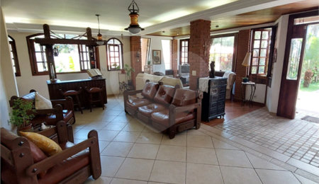 Casa à venda ou para alugar com 5 quartos, sendo 1 suíte,  em Cumbari, Mairiporã, SP