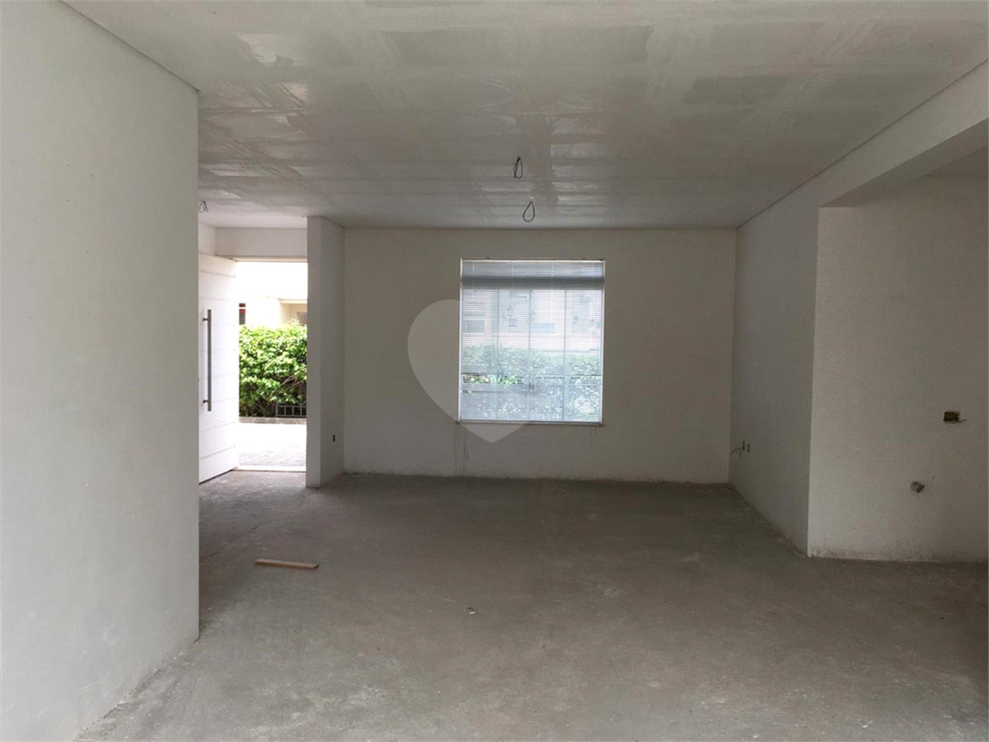 Casa à venda com 4 quartos, sendo 3 suítes,  em Vila Monumento, São Paulo, SP