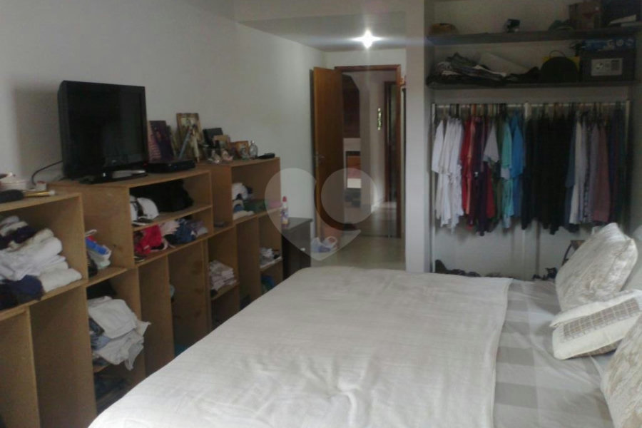 Sobrado à venda com 5 suítes em Enseada, Bertioga, SP