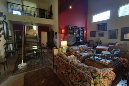 Casa à venda com 4 quartos, sendo 3 suítes, no condomínio Patrimônio do Carmo, São Roque - SP