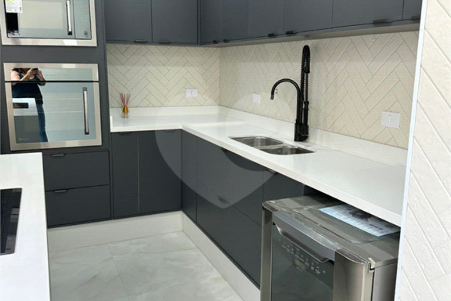 Casa à venda com 3 quartos, sendo 1 suíte, no condomínio Residencial Morada do Horto, São Paulo - SP
