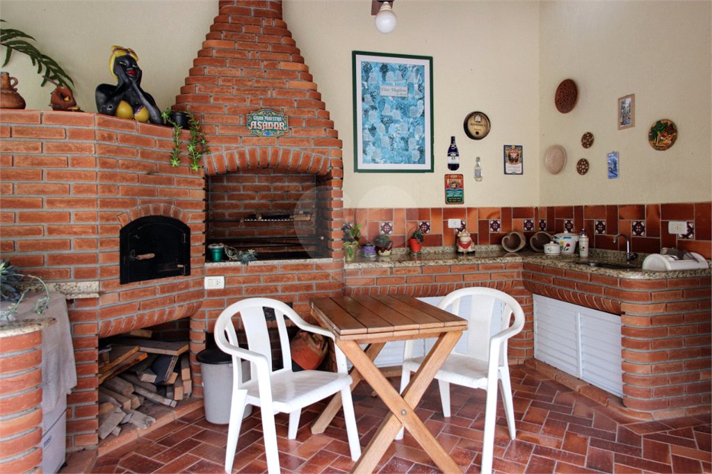 Casa à venda ou para alugar com 3 suítes em Vila Petrópolis, Atibaia, SP