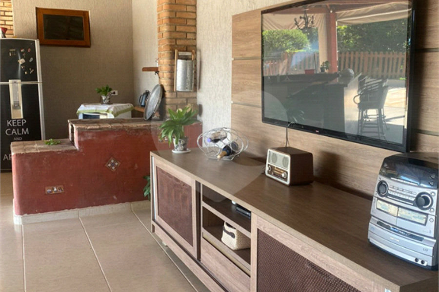 Casa à venda com 5 quartos, sendo 4 suítes, no condomínio Lago do Imperador, Mairiporã - SP