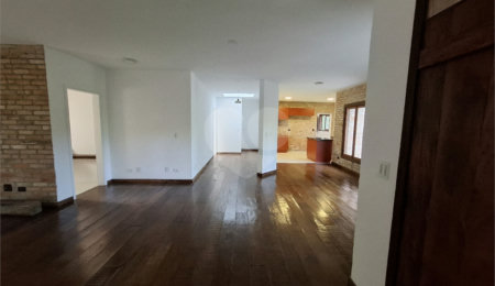 Casa Térrea à venda com 2 suítes em Serra da Cantareira, Mairiporã, SP