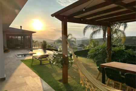 Casa Térrea à venda ou para alugar com 3 suítes em Jardim Leonor, Itatiba, SP