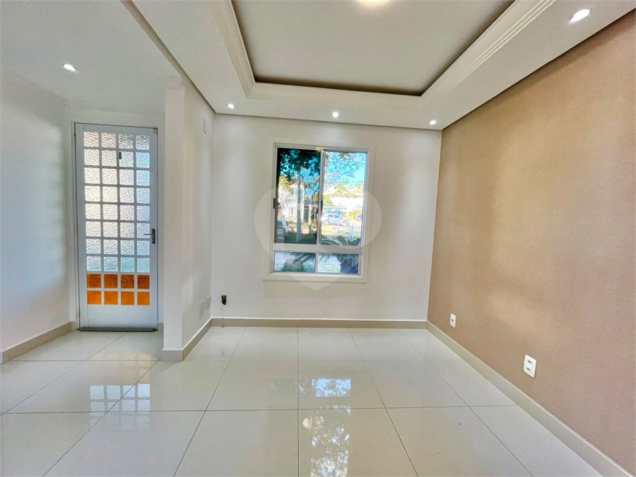 Casa à venda com 3 quartos, sendo 1 suíte, no condomínio Residencial Villa Flora, Votorantim - SP
