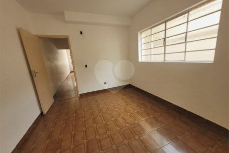 Casa à venda com 3 quartos, sendo 1 suíte, em Parque Maria Domitila, São Paulo, SP